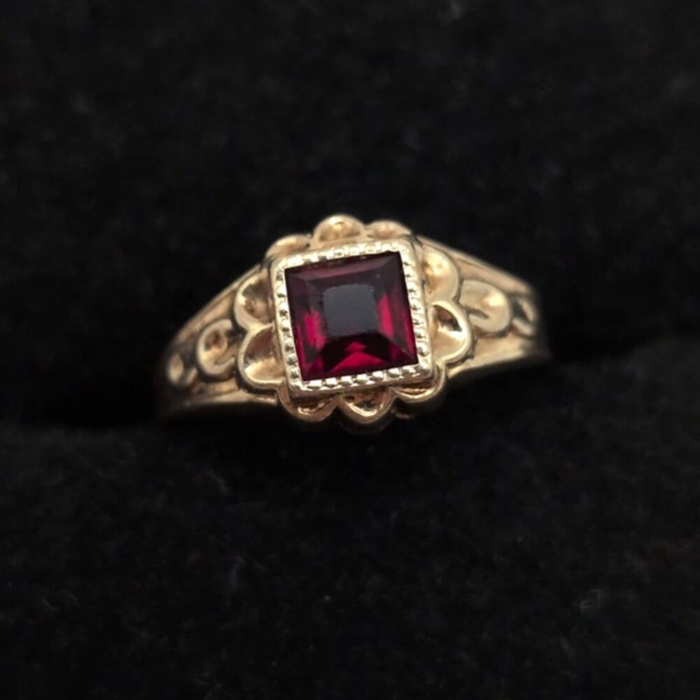 Vintage Antique 10k Yellow Gold Baby Child Toddler Ring Red Glass Stone Size 1.5